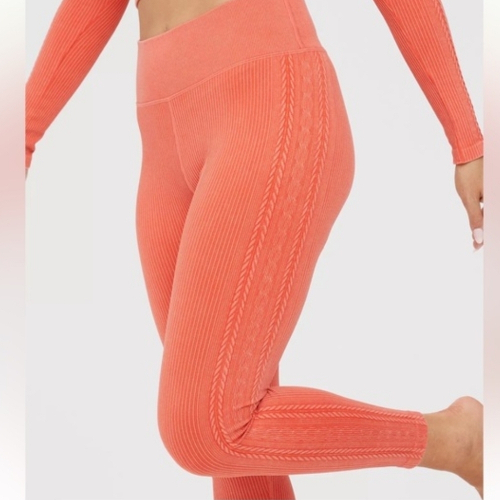 Offline Aerie - Seamless Cable High Waisted Leggings in Starburst Coral Size SP